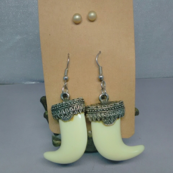 Earring Set - Picture 1 of 2